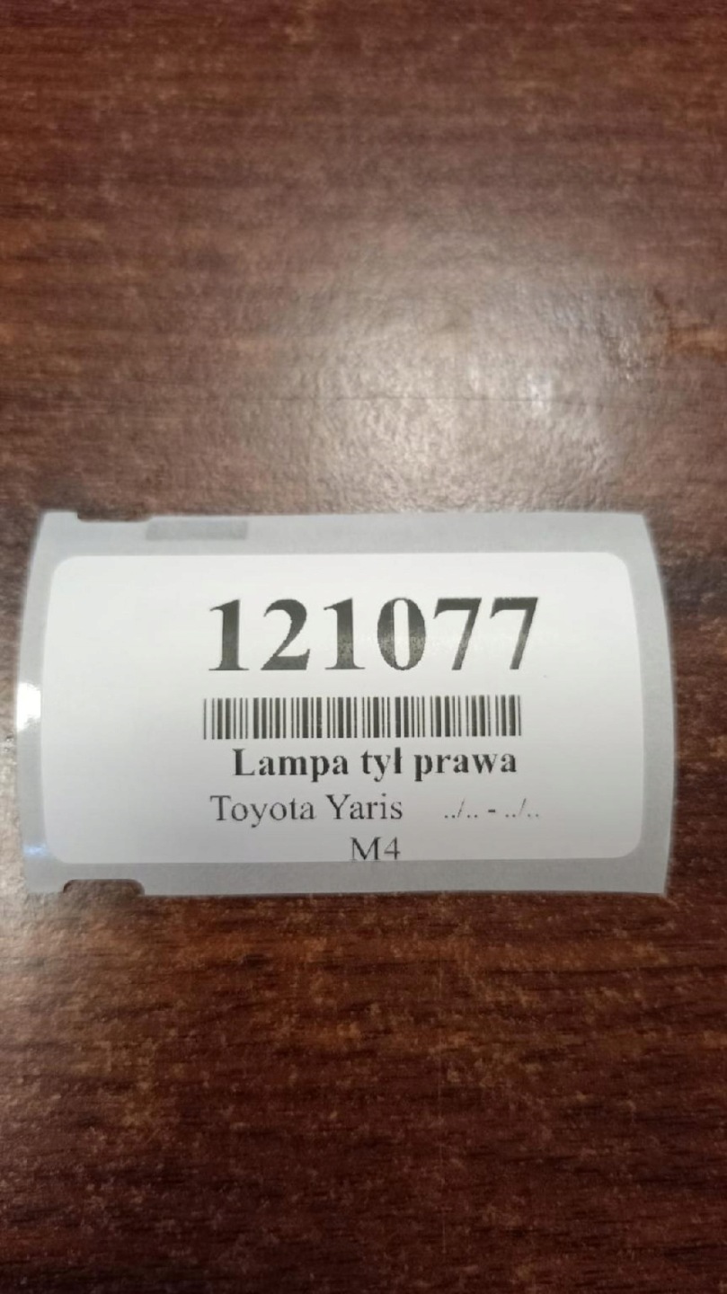 TOYOTA YARIS and light right rear part