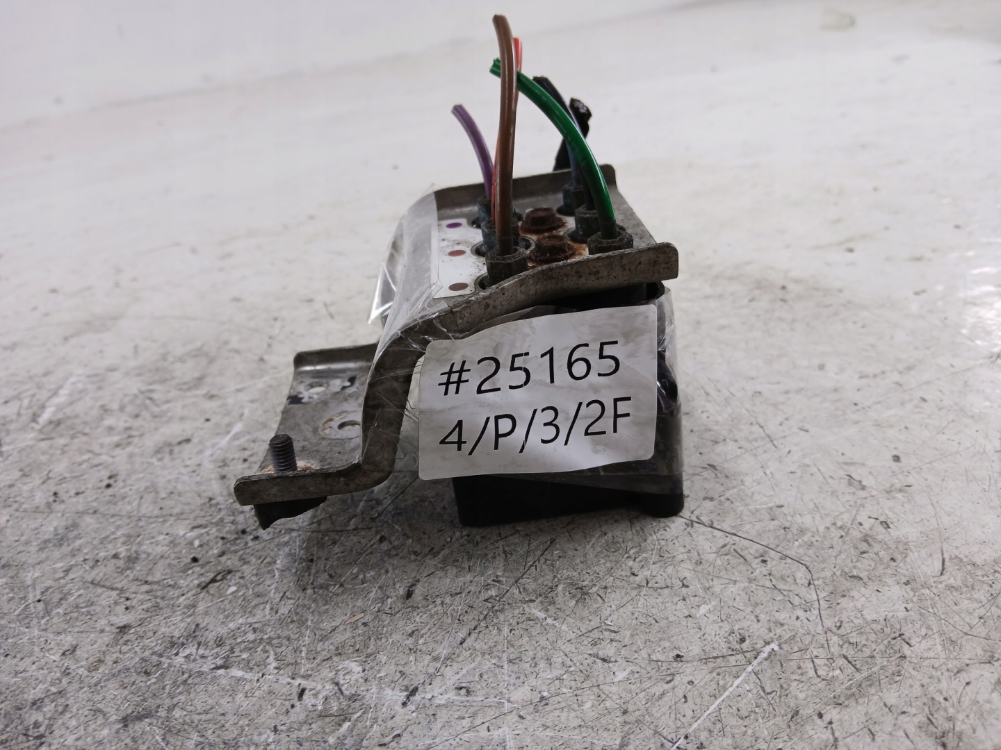 AUDI A8 D3 ROZDZIELACZ Della sospensione 4E0616014B