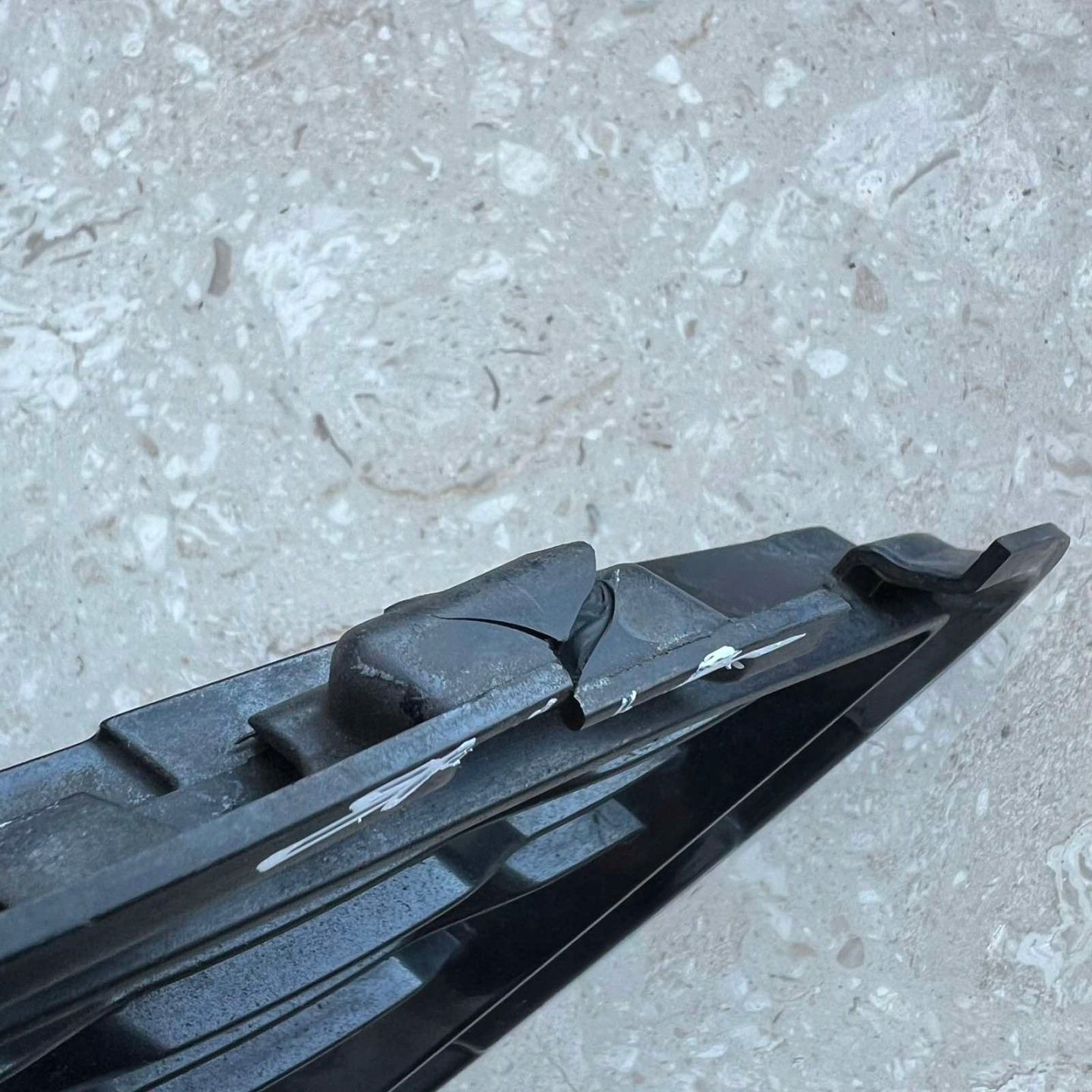 BMW 8 G15/G16 m-packet grid side left of a bumper front 51118074783