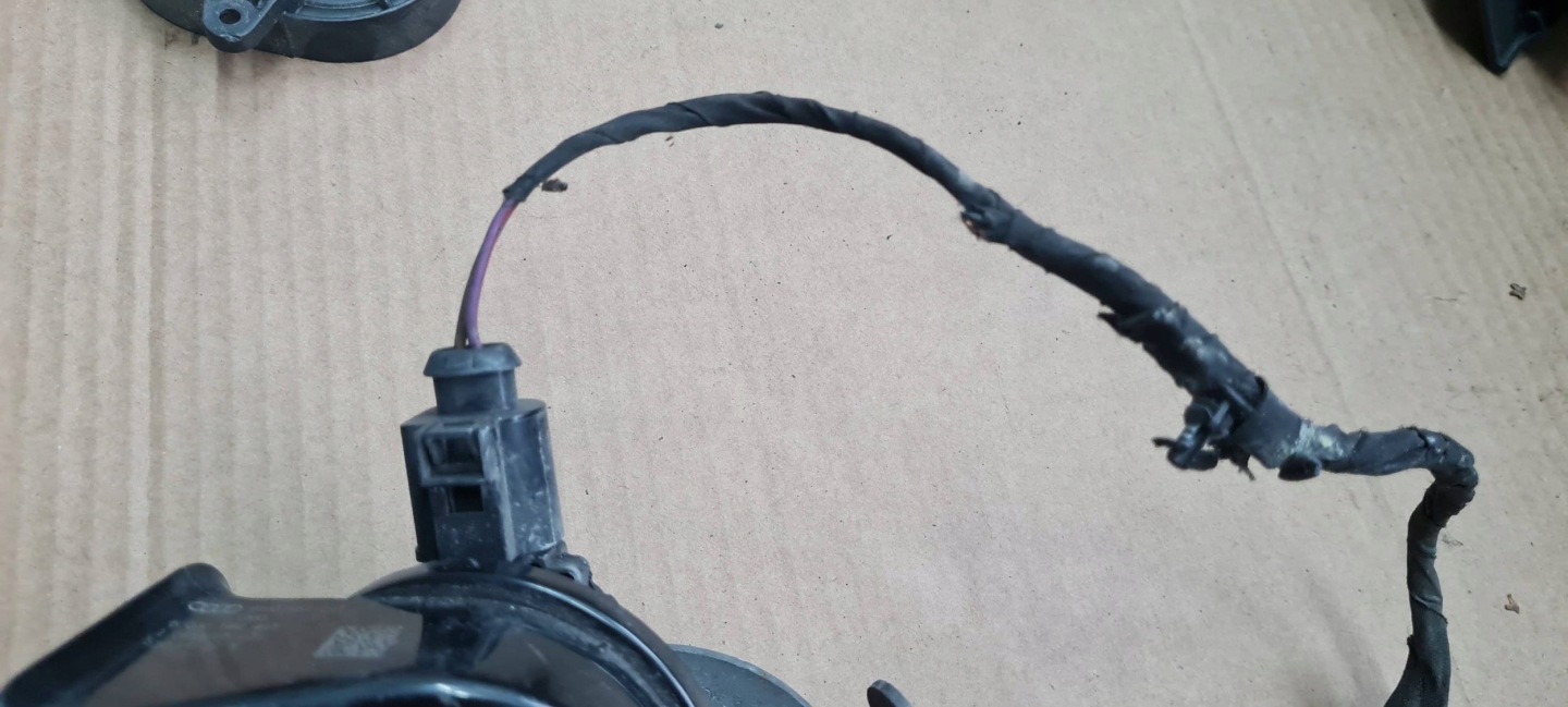 A4 B9 8W KLAKSON SYGNAL sound left front 8W0951223 A5 8W