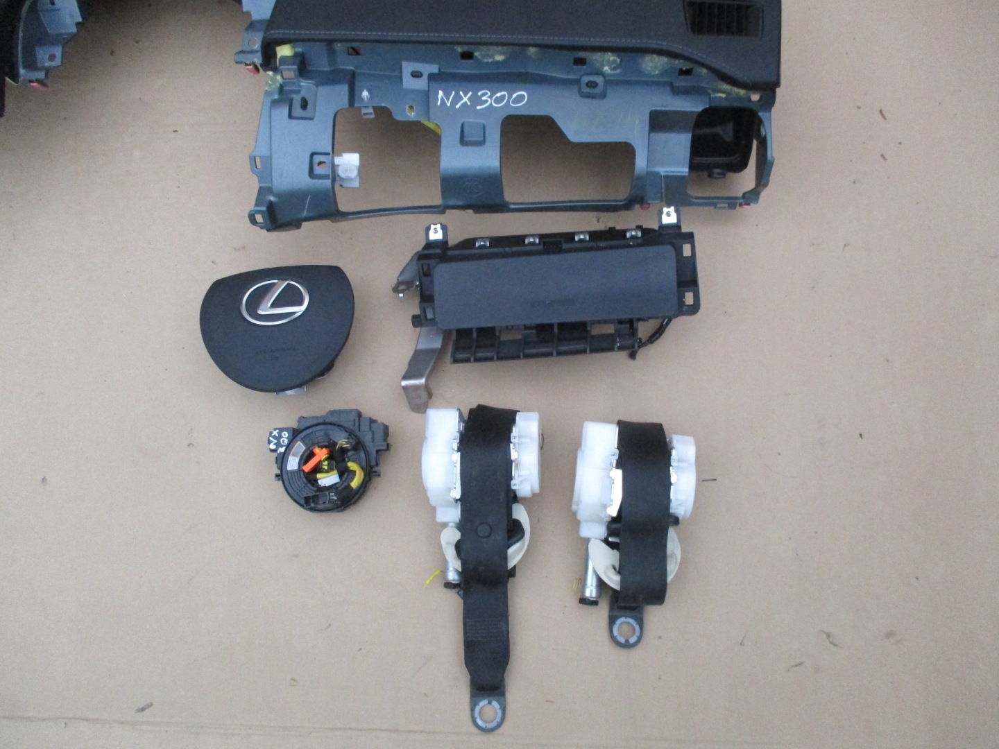 dashboard instrument panel console kpl Lexus NX 300 Lift