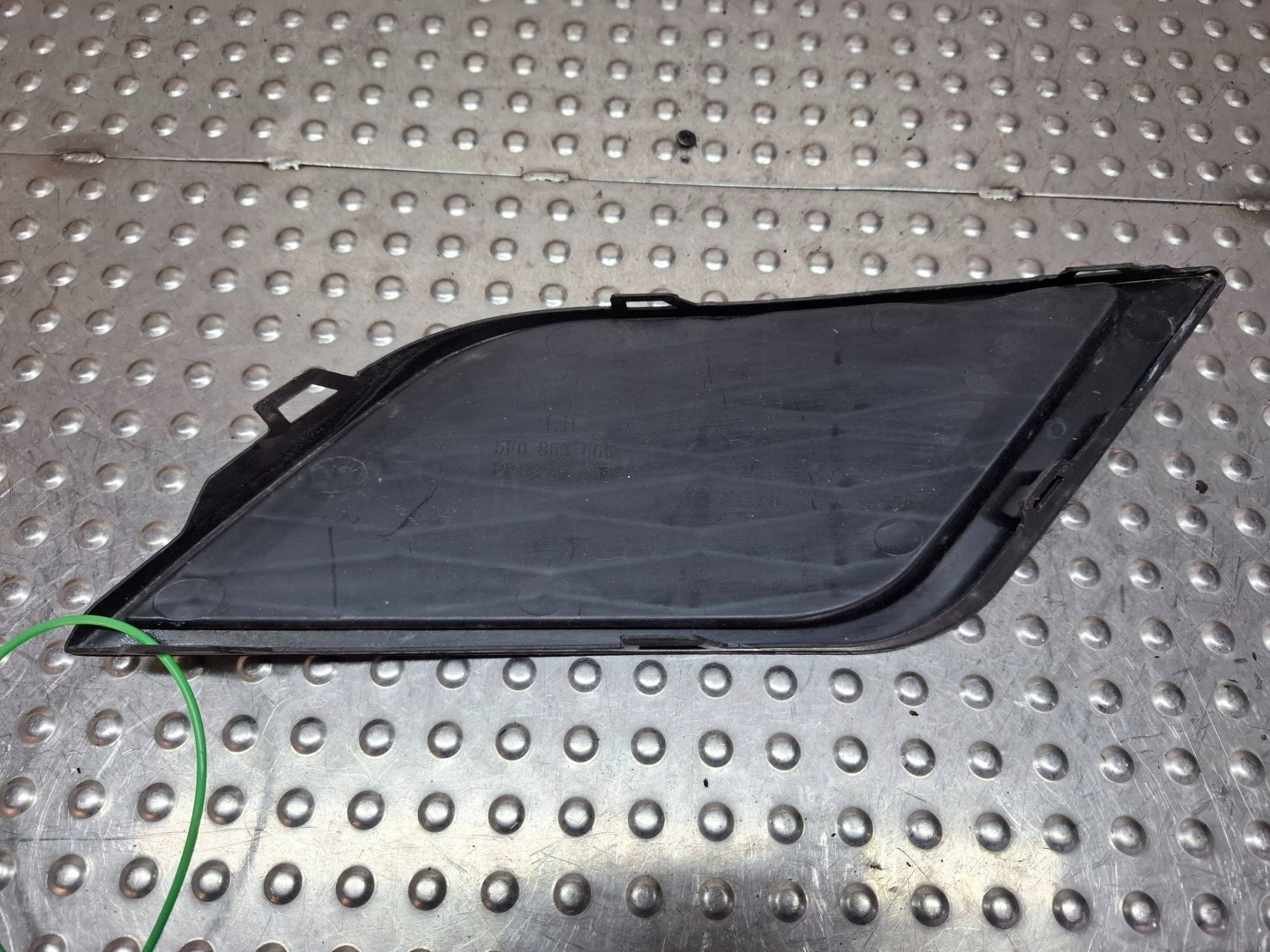 grid of a bumper left front 5F0853665 SEAT LEON III 5F