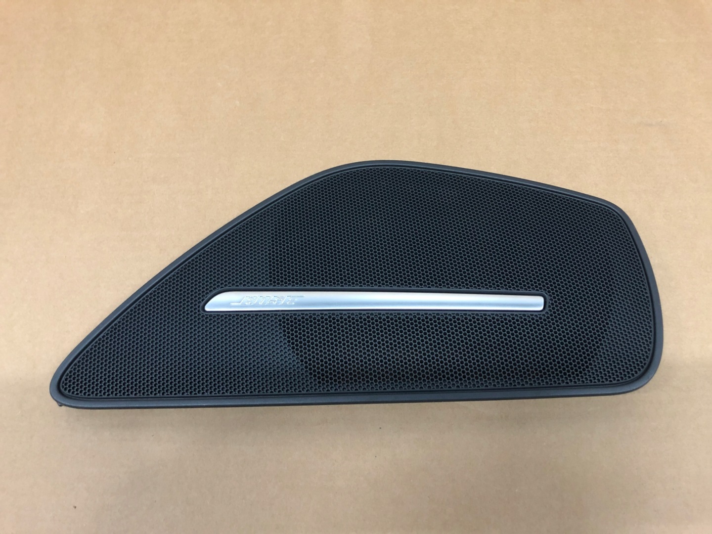 AUDI A8 4HD4 grid BOSE left front 4H0868151A