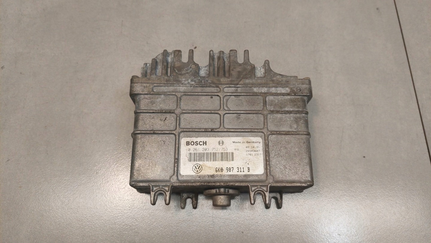 control unit of the engine VW POLO CLASSIC 1.4 0261203752