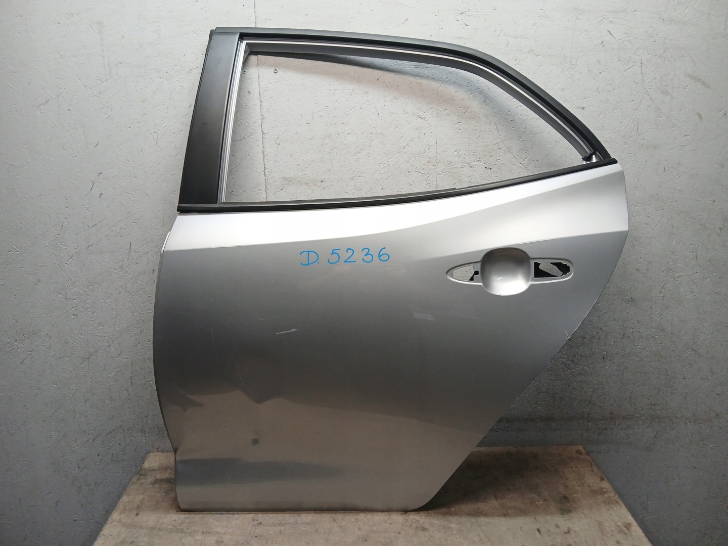 door rear part left TOYOTA COROLLA E21 HB
