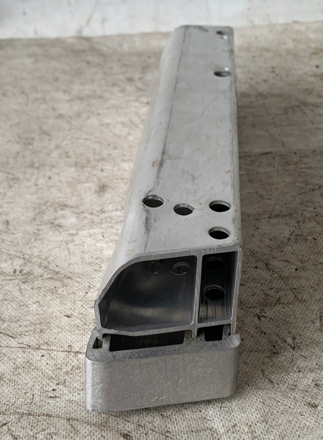 beam tip left rear part AUDI A4 B8 8K0807331E
