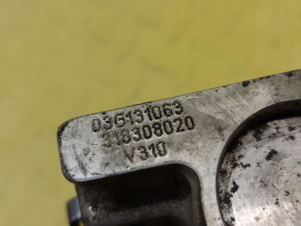 VW GOLF V 2.0 TDI AGR-Ventil 03G131063