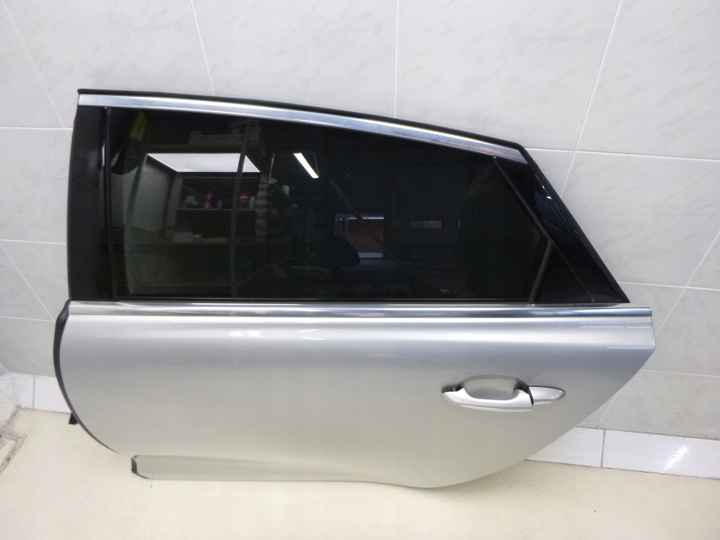 JAGUAR XJL XJ X351 LONG door left rear. left rear part