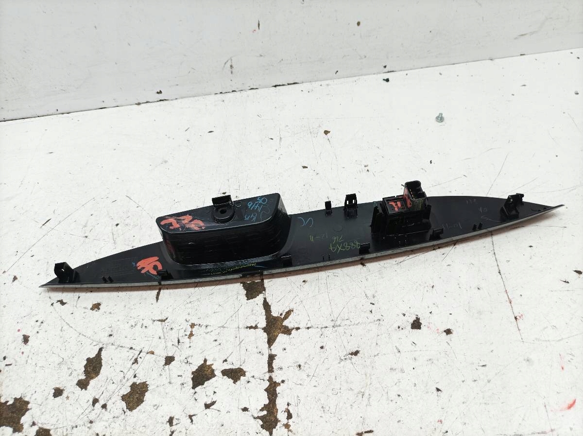 window control switch right front 7221C682ZZ Mitsubishi Space Star II (2014- )