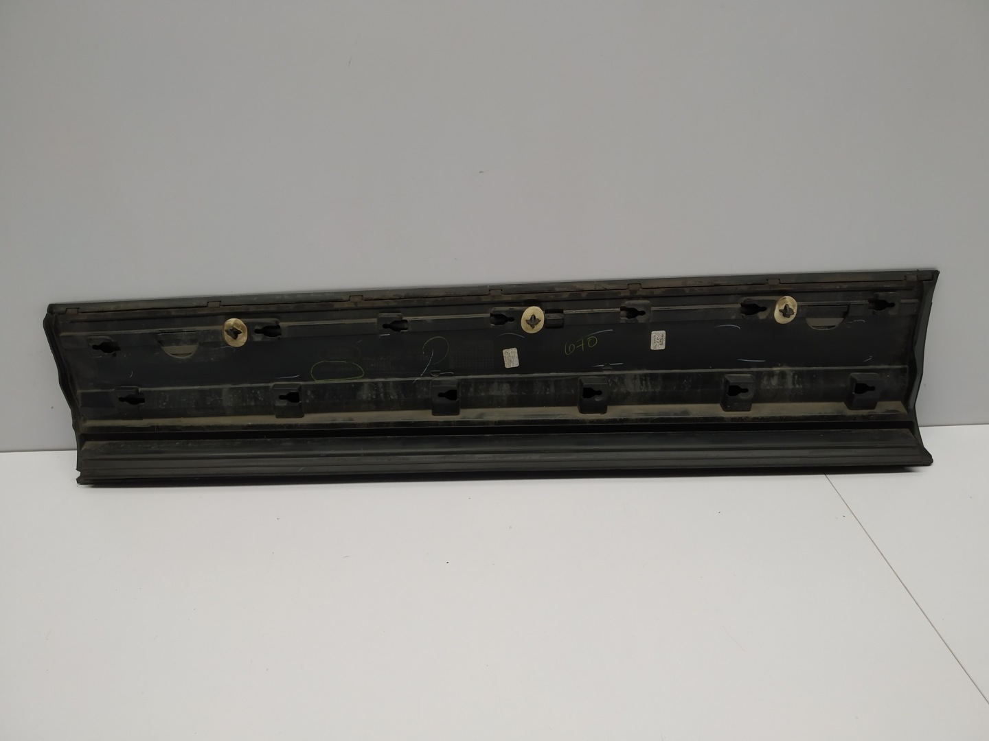 Range Rover Evoque II L551 moulding door front right cap K8D221064A