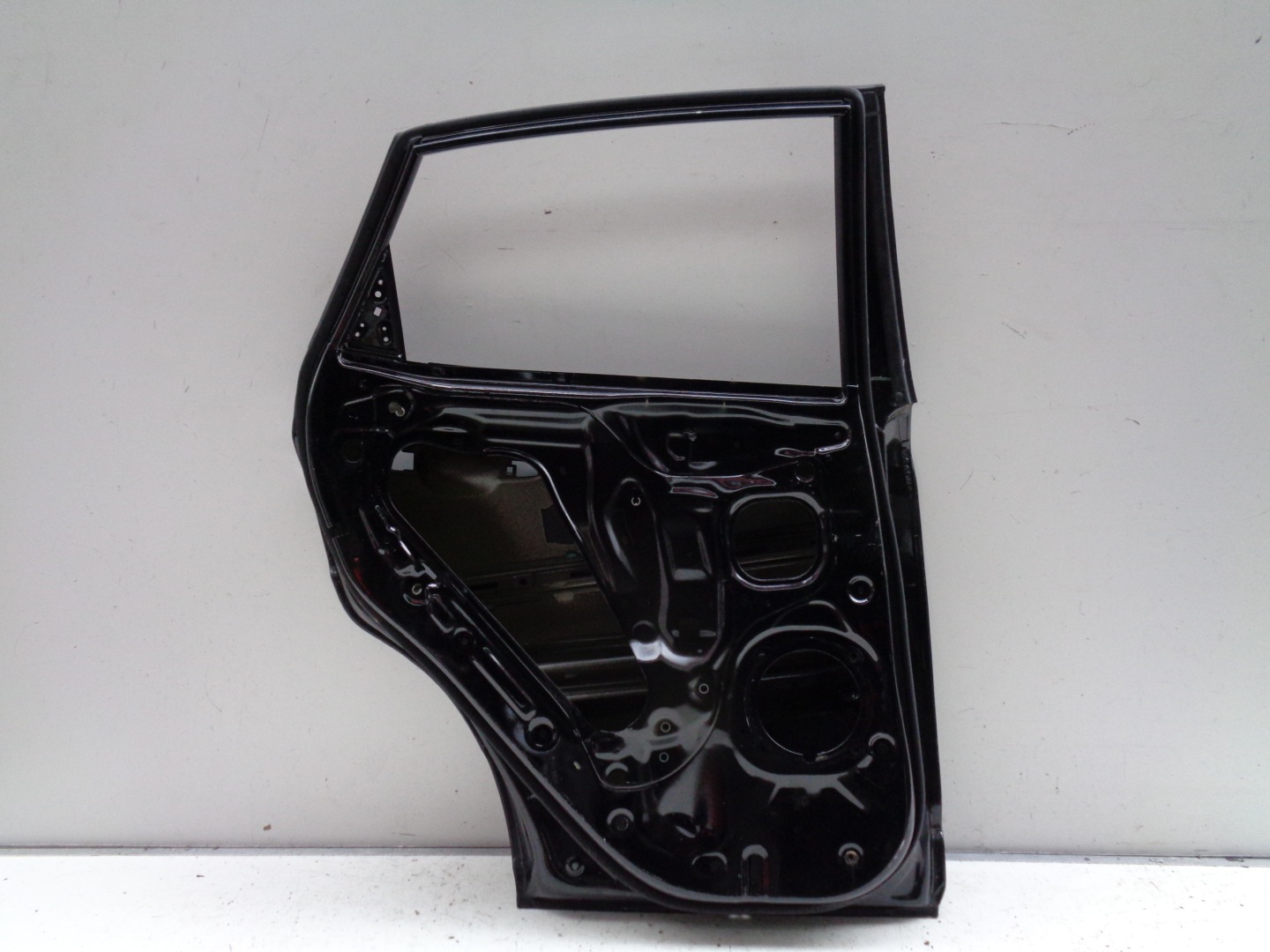 door left rear. HYUNDAI KONA 17- NR 43466