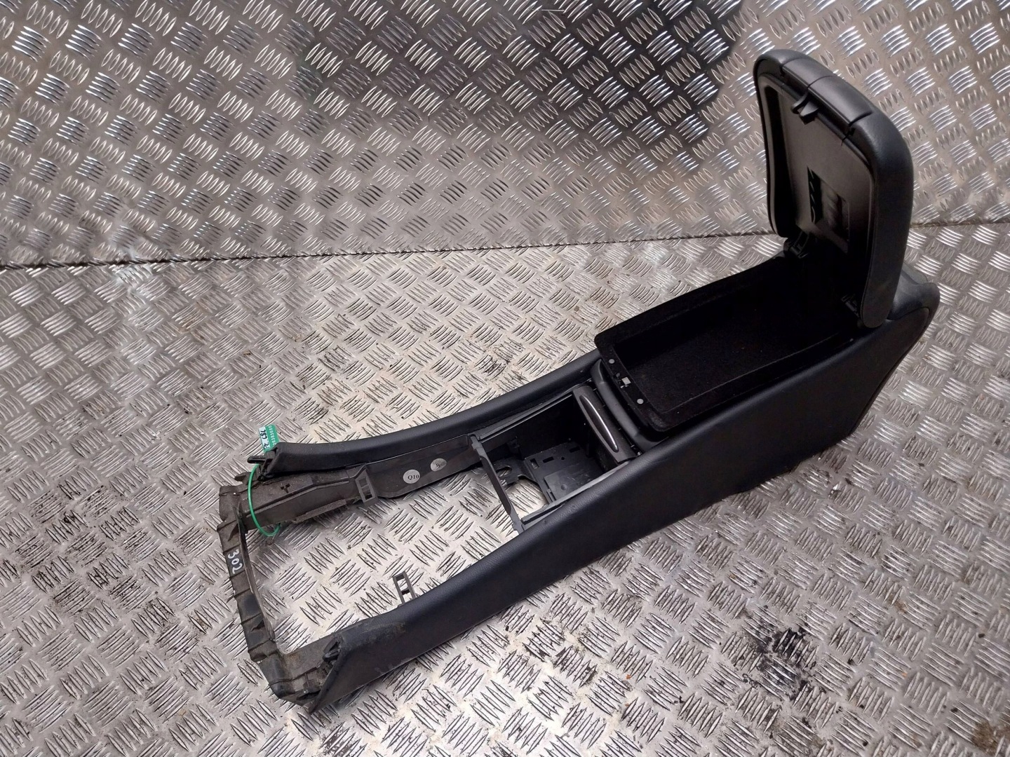 armrest TUNEL central A2036831508 MERCEDES W203