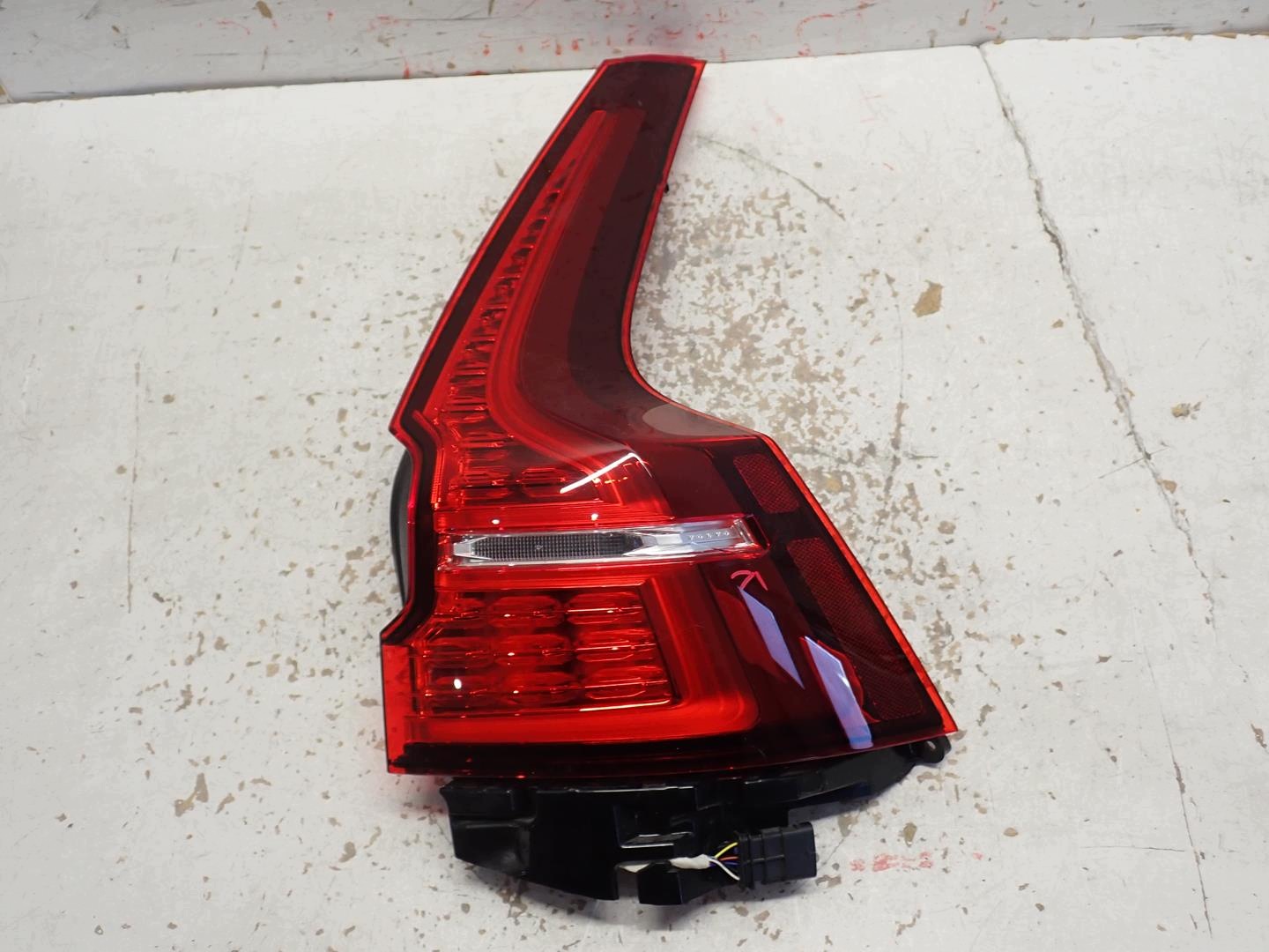 light rear part rear right VOLVO V60 II 2018- 32291359