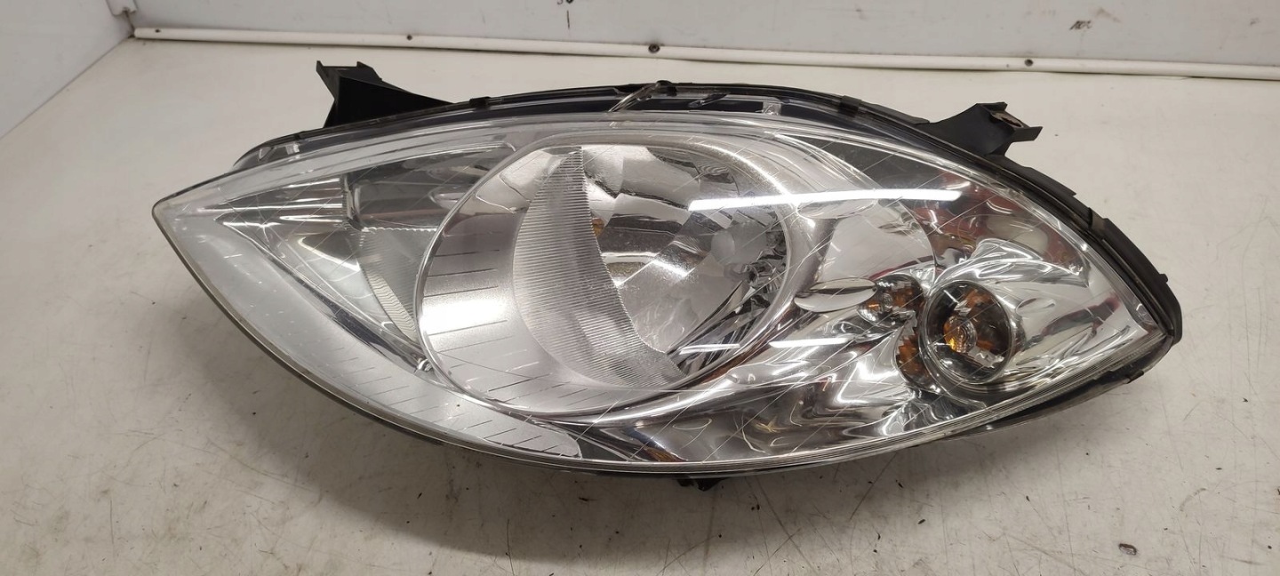 light front front left Mercedes W169 1,5 petrol 5D