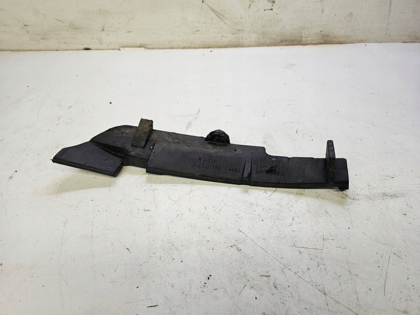 COPERTURA GREMBIALINA PIANKA PARAFANGO DESTRO AUDI A6 C8 4K0823732