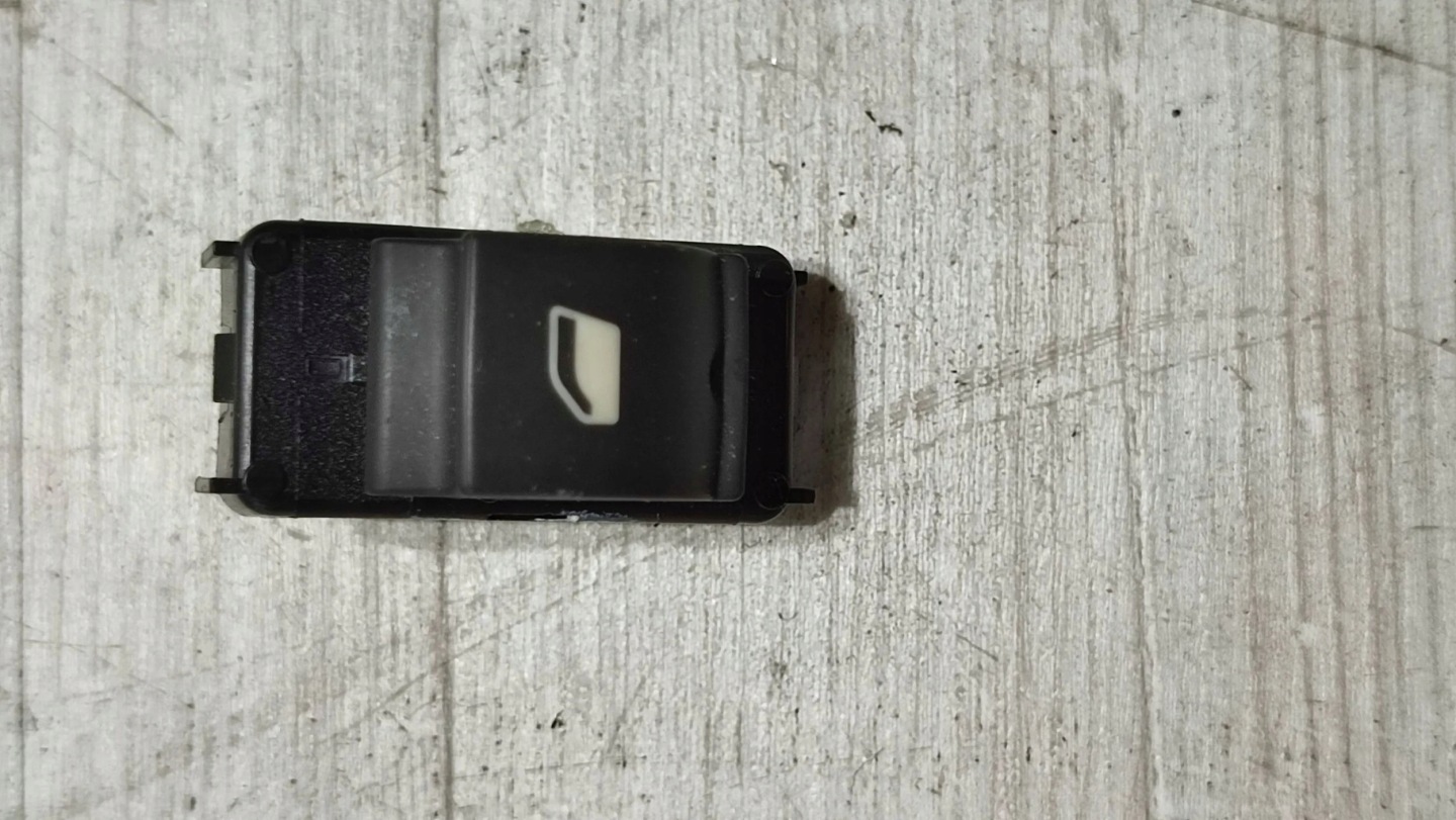 Peugeot 208 II 23r 1.2 window control switch