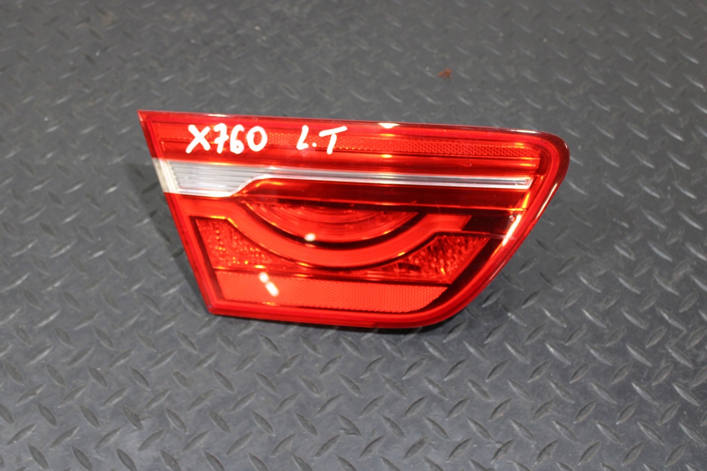 light bonnet left rear part left rear JAGUAR XE X760 sedan