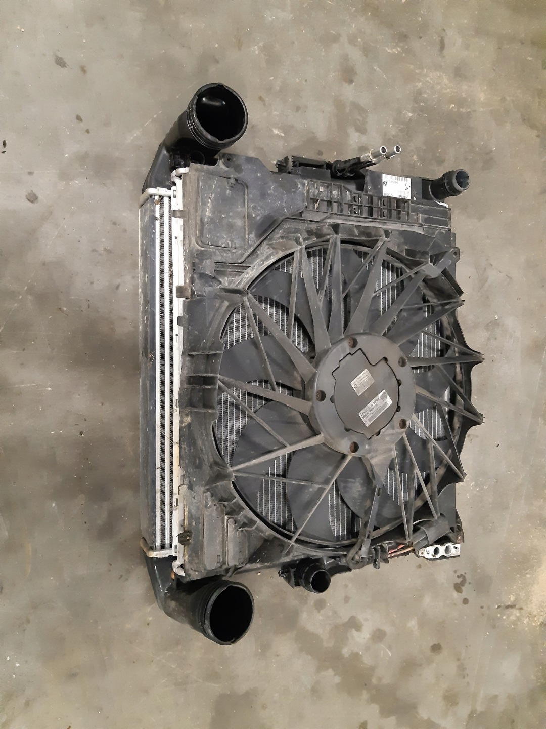 hladnjaci vode klimatizacije ventilator interkuler kpl 8377648 BMW X3 E83