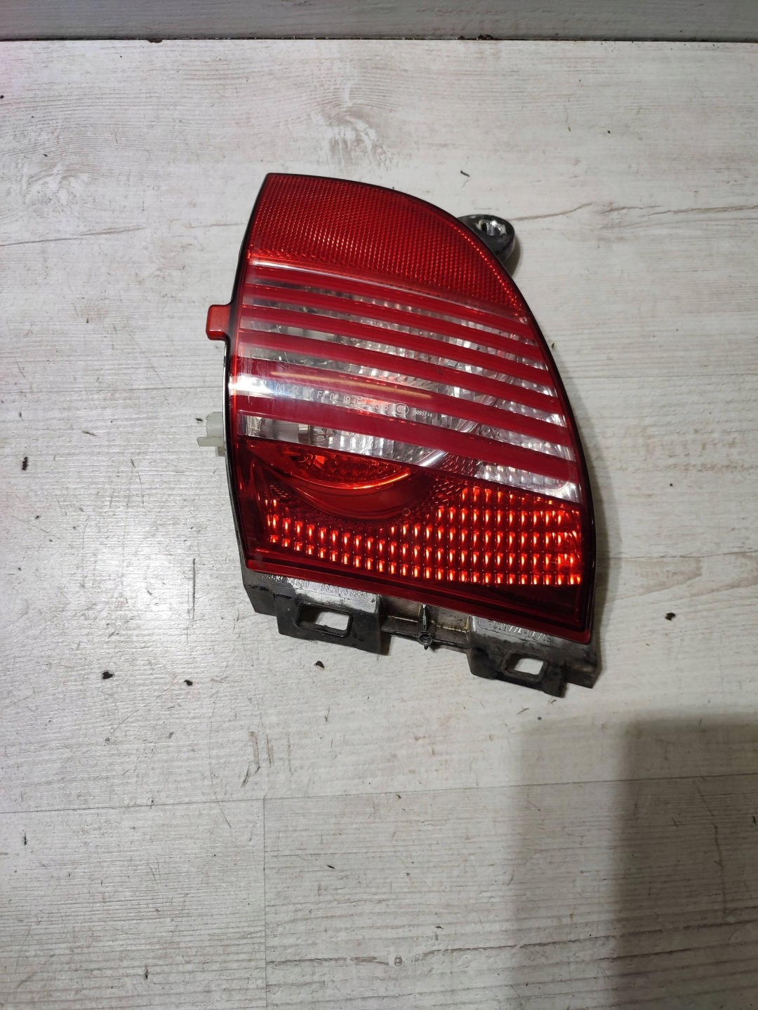 Peugeot 2008 and 2018 rear part side right light rear
