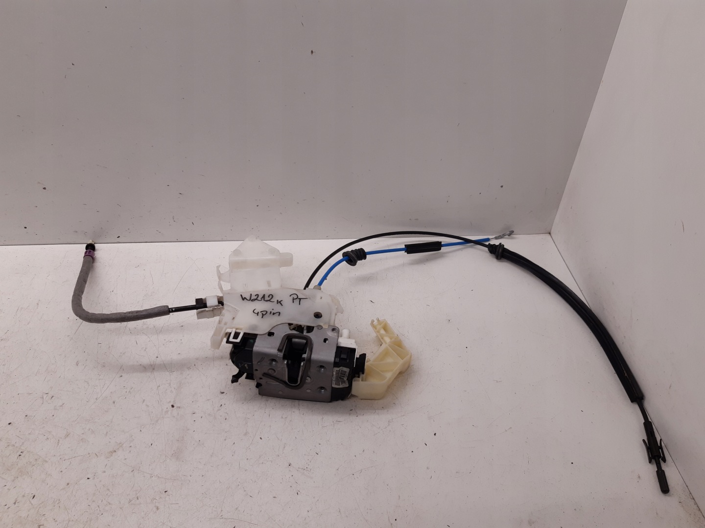 lock right rear part 2047301435 Mercedes W212
