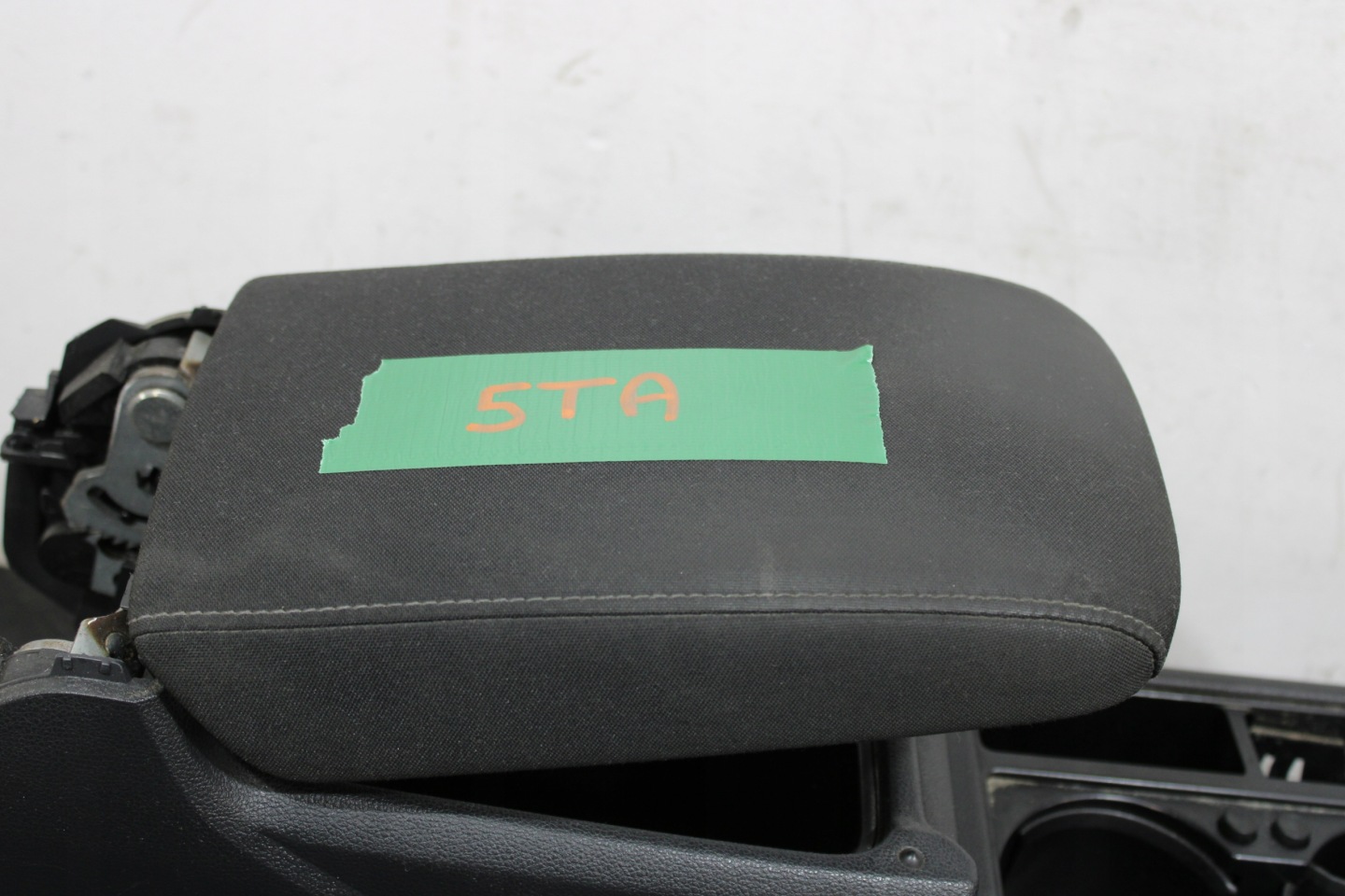 TUNEL mitte Armlehne VW TOURAN II 2 5TA