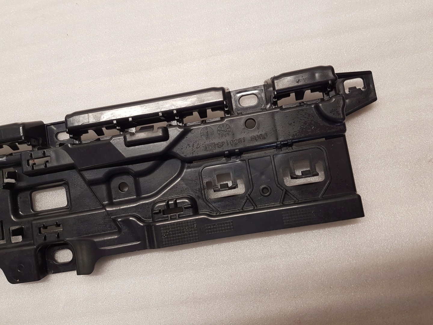 Supporto MINIGONNE Destra BMW G60 G61 5A1C2C4