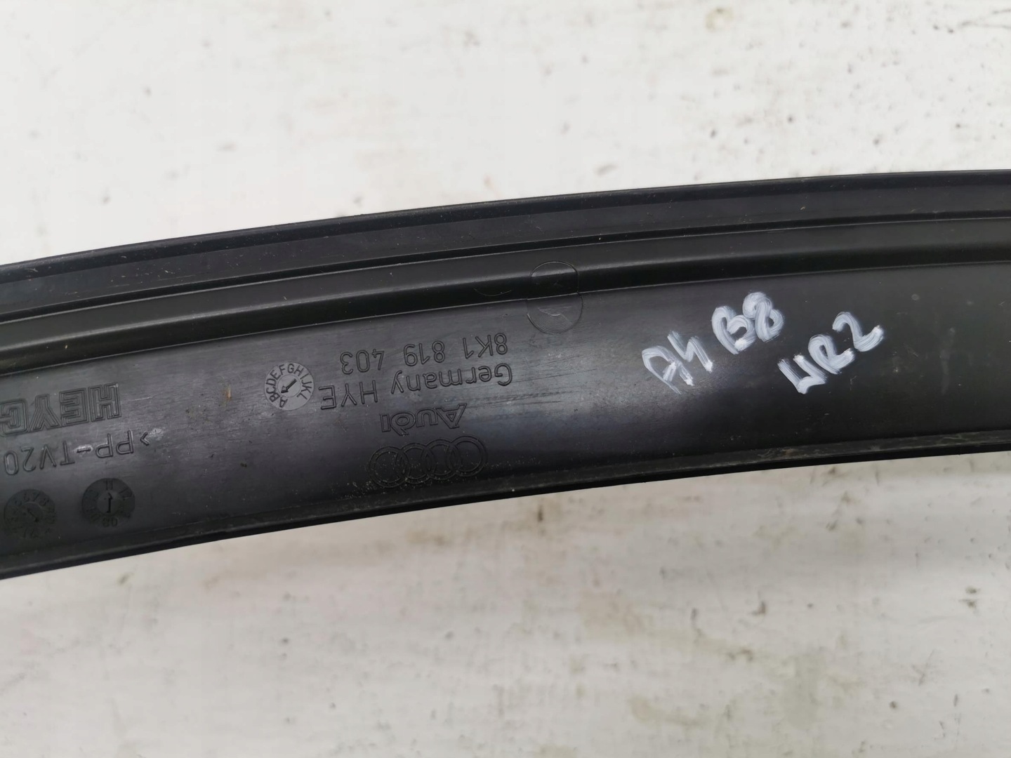 moulding under the window upper AUDI A4 B8 8K1819403 07-15