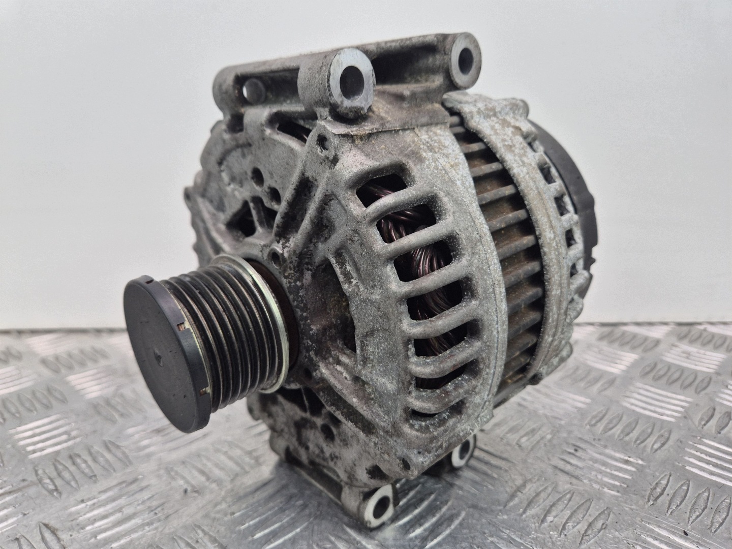 Mercedes E300 CDI W212 alternator A0141541302