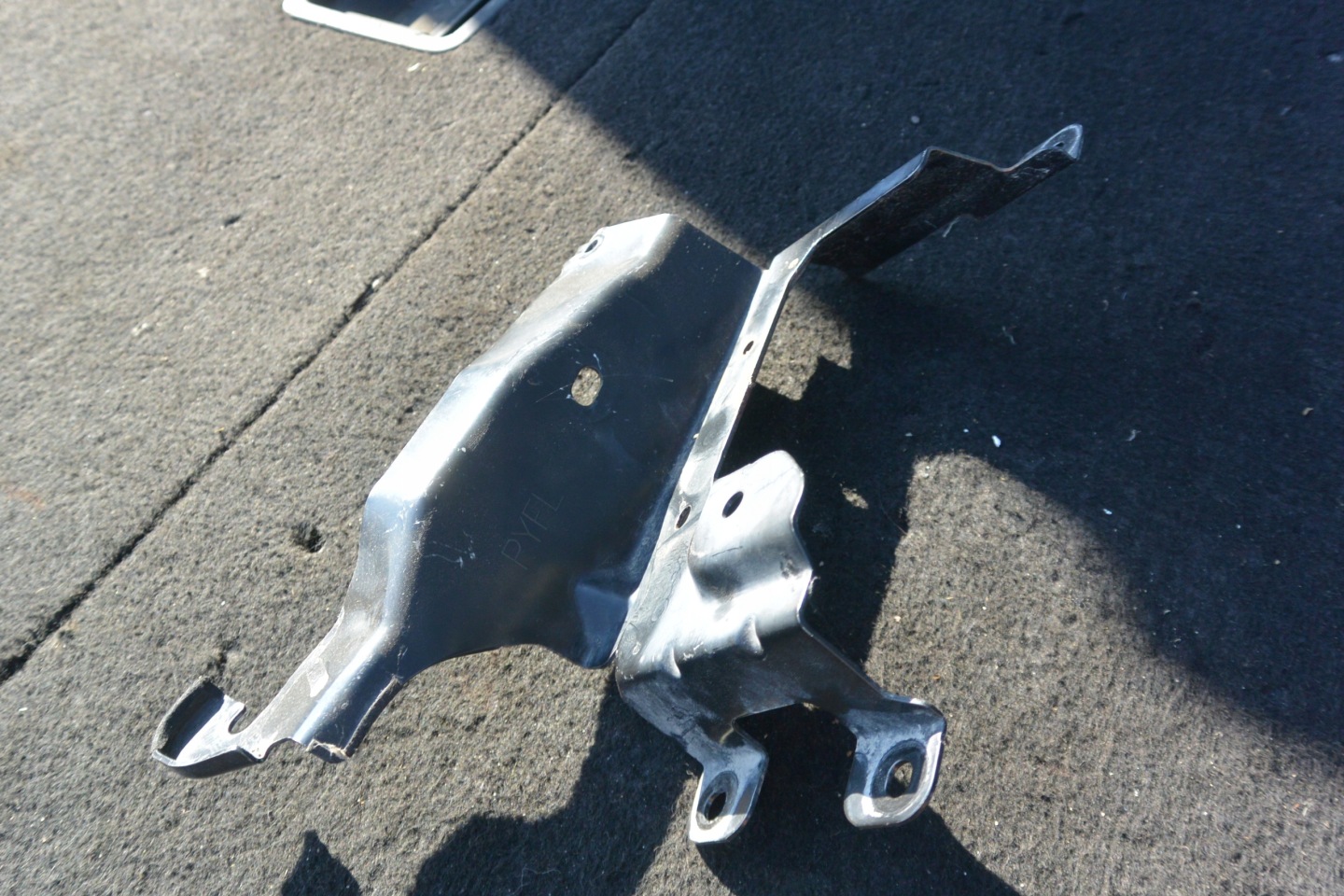 POIGNÉE SUPPORT PLAQUE KOMPUTERA MOTEUR MAZDA CX9
