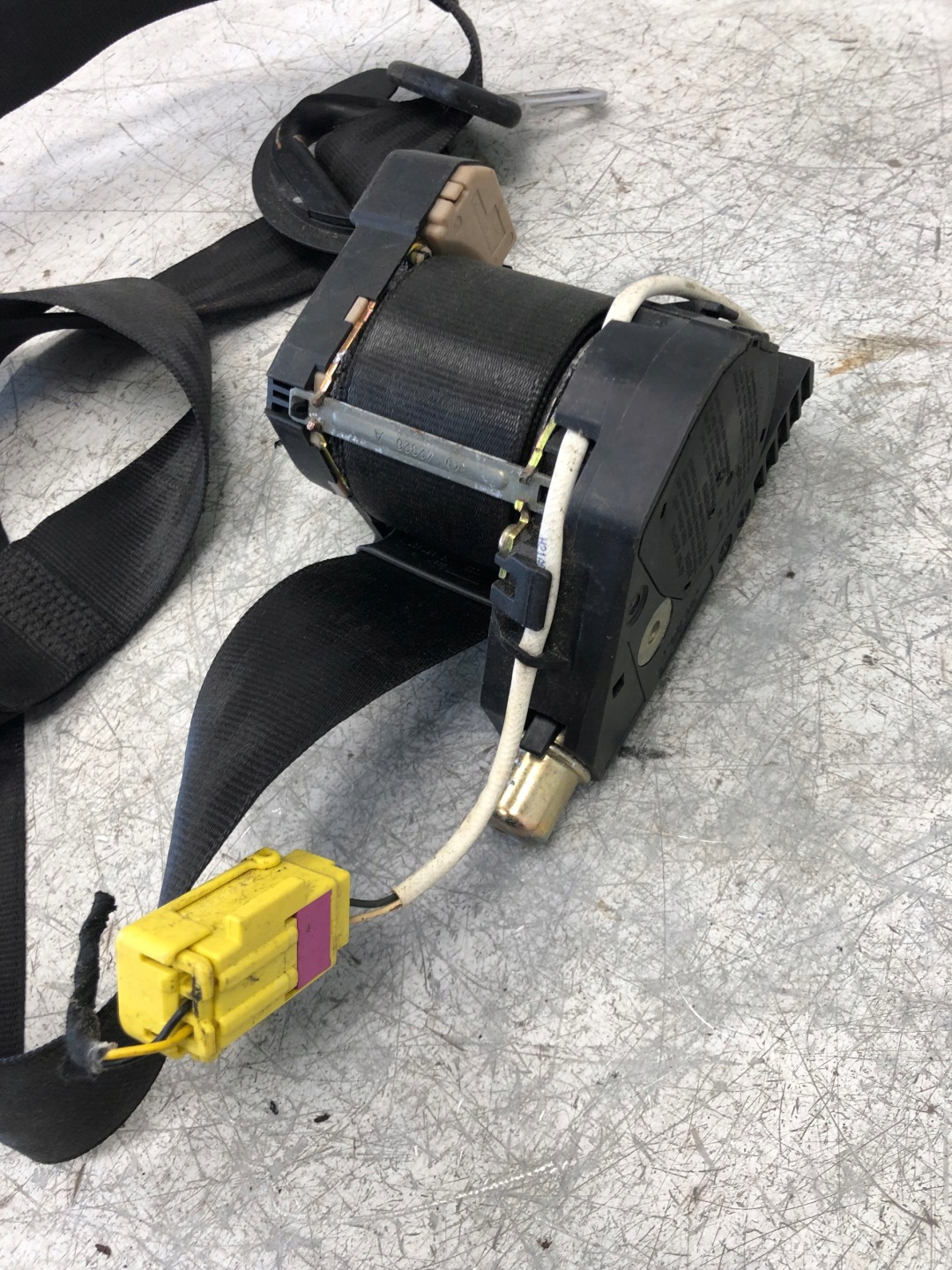 tension belt safety left front TOURAN 1T1857705A