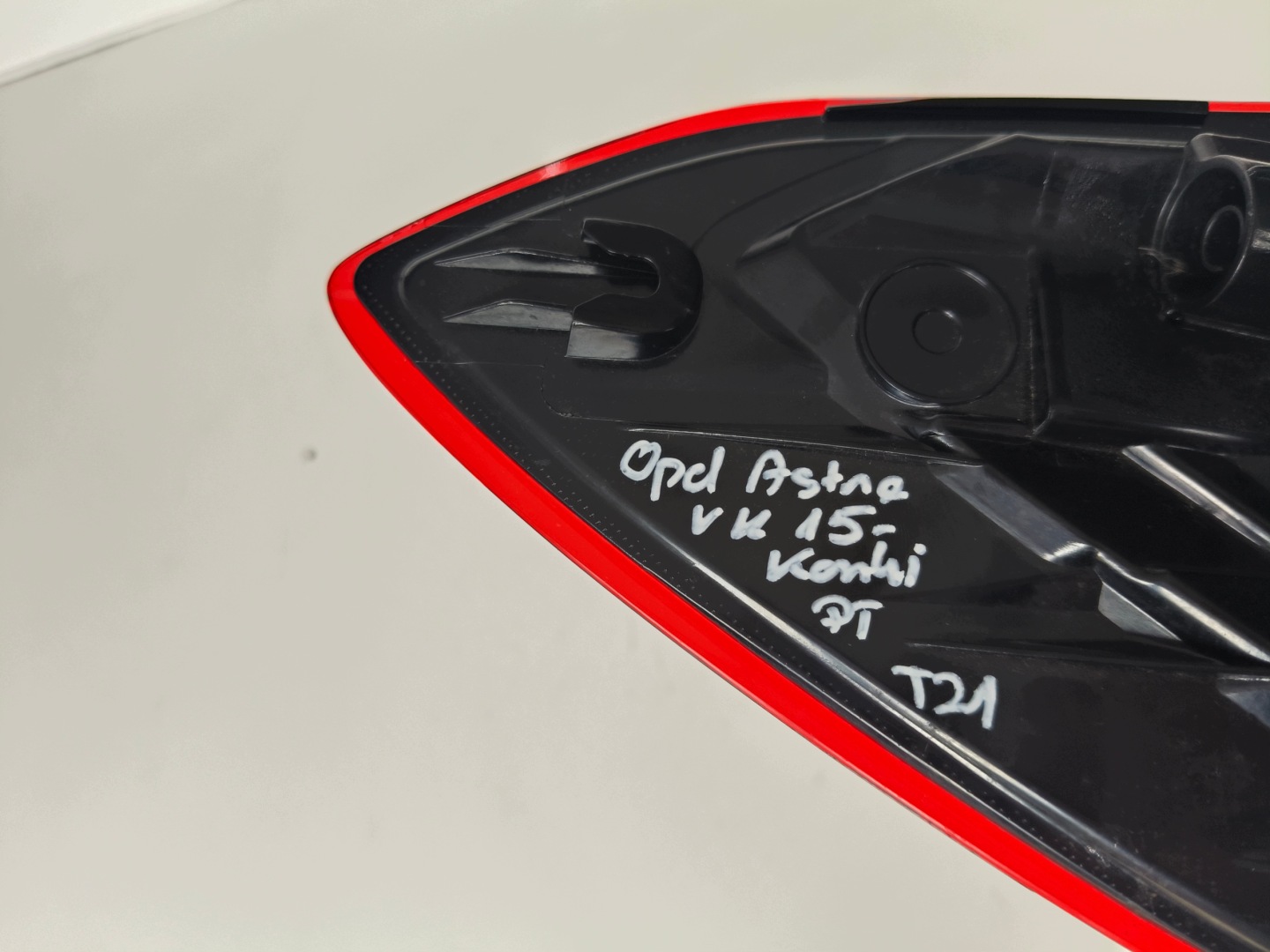 light right rear OPEL ASTRA V K 15- KOMBI T21