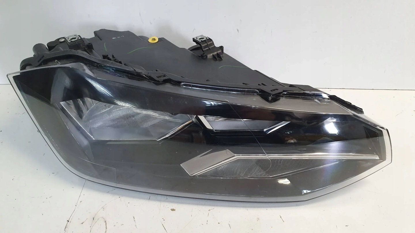 light front right Vw Polo 2G 17- TYC