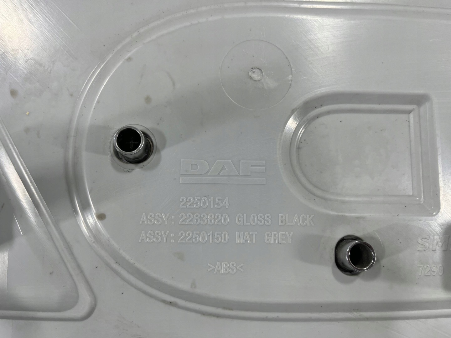 DAF XG 2021-> moulding grille LOGO grill 2263820