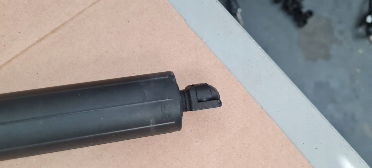 Q3 83A shock absorber damper bonnet boot rear part 83A827851B