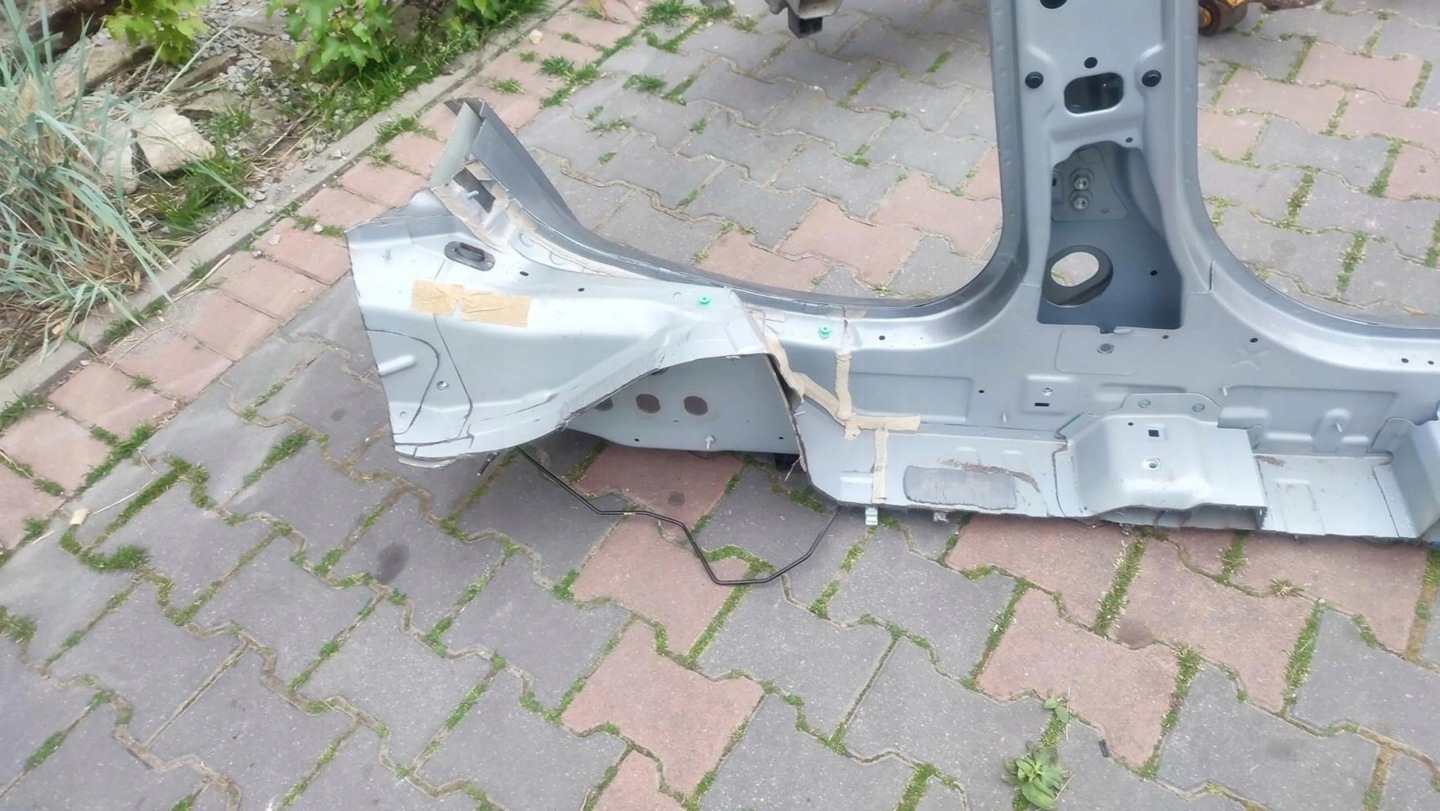 Alfa Romeo Giulia 2021 left side threshold pillar