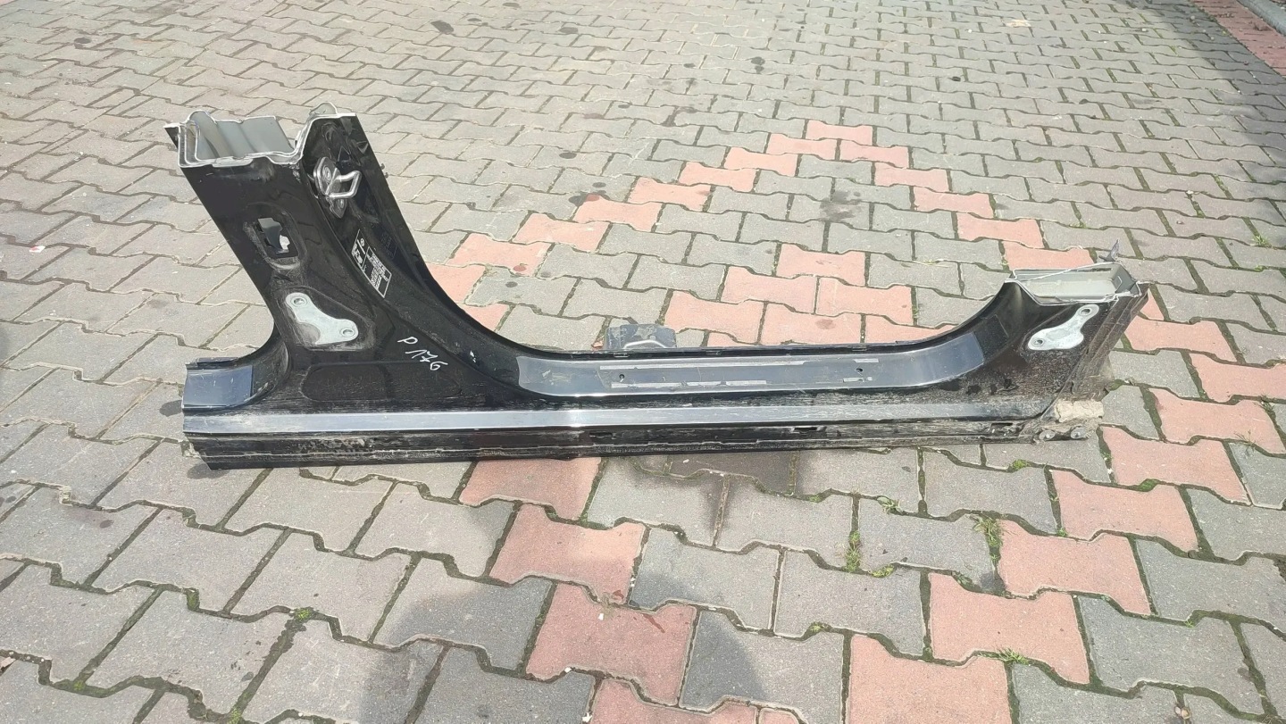 Mercedes-Benz A W176 2017 threshold right