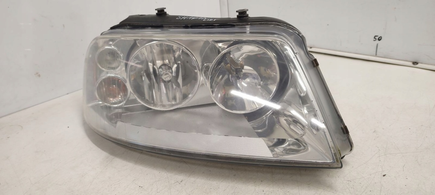 light front front right VW Sharan and LIFT
