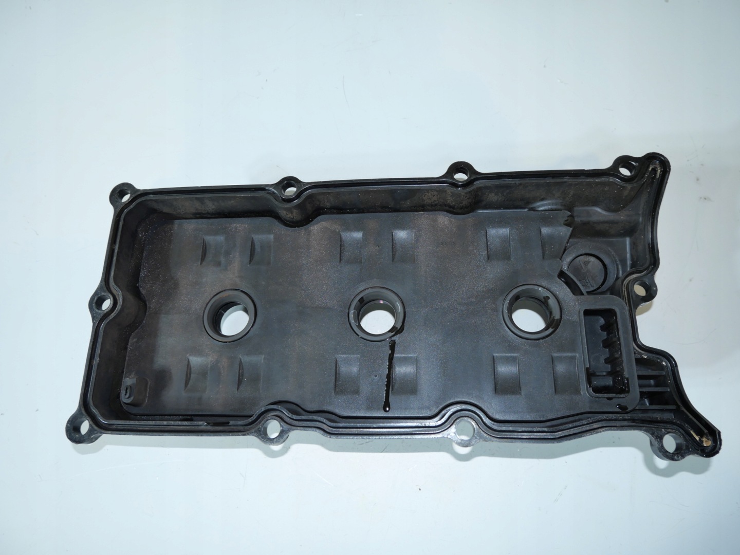 motor cover upper VQ35DE NISSAN