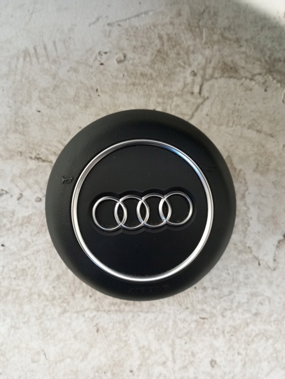 dashboard AUDI Q2 81A