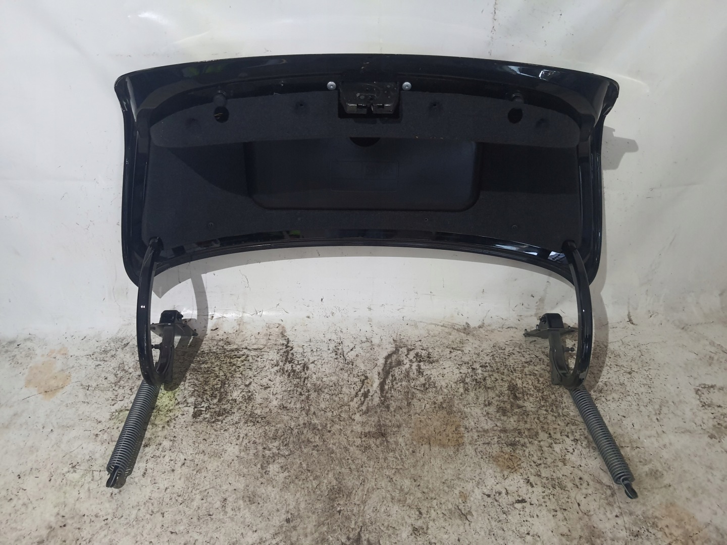 BMW 5 F10 10-17 668 boot door