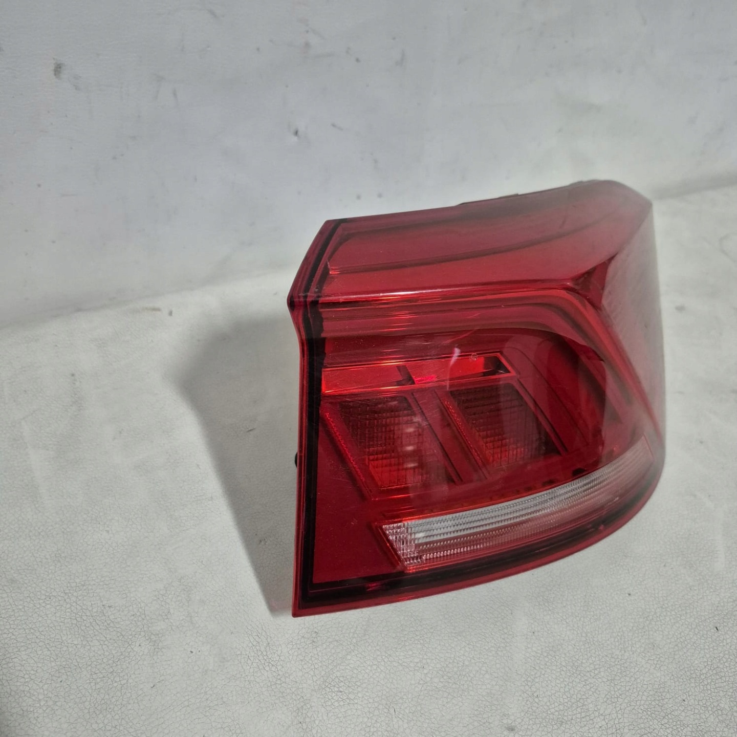 VW T-ROC and 1 17-25 light rear part rear right
