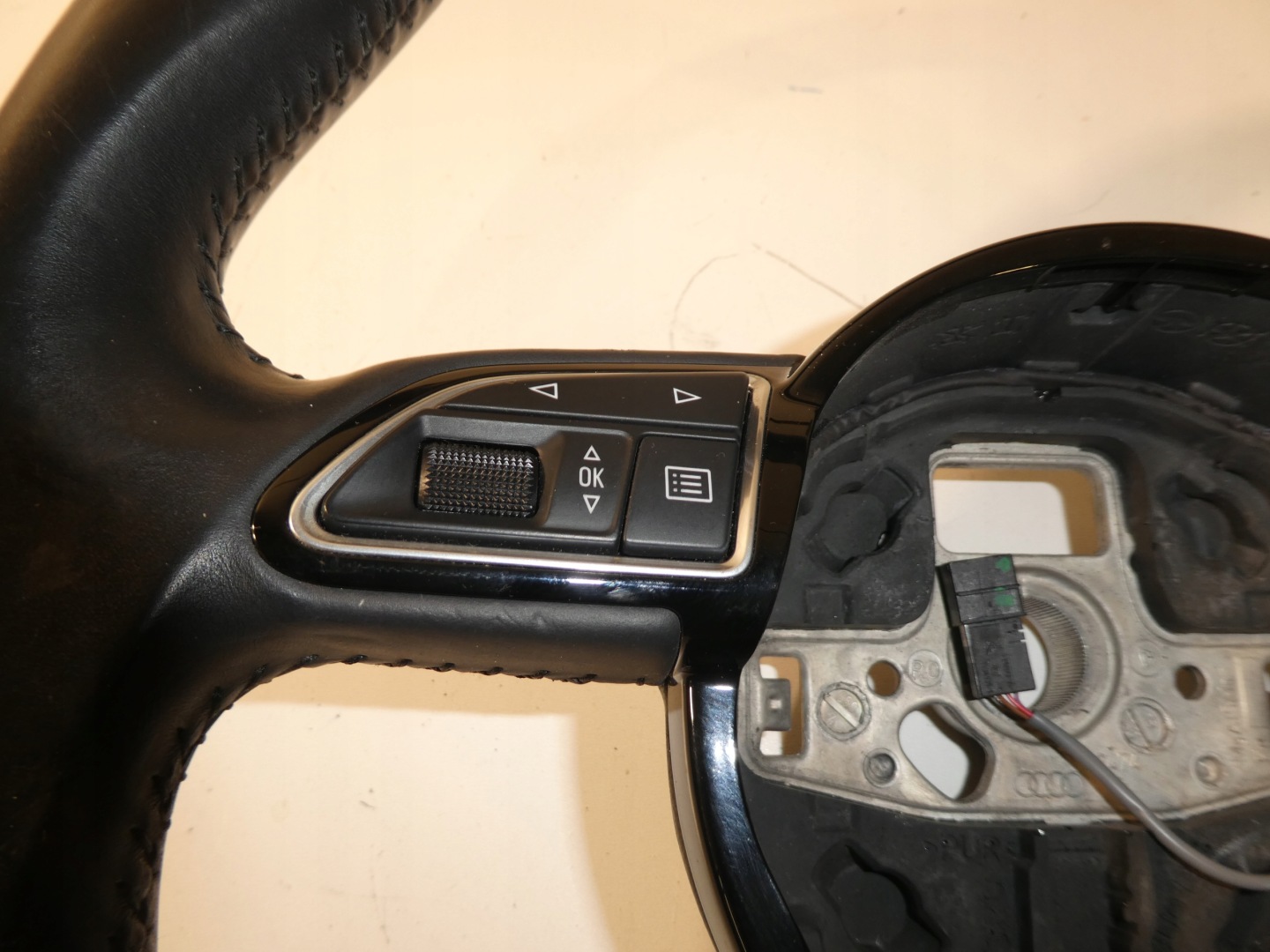AUDI Q3 8U lenkrad TROJRAMIENNA 8U0124B