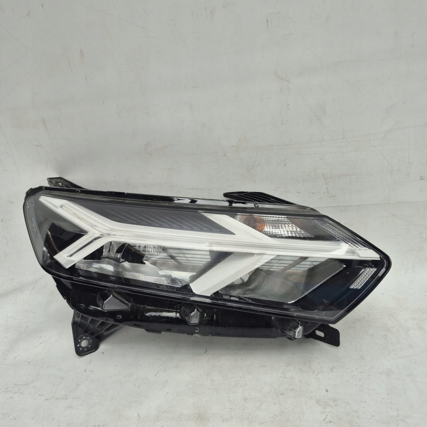 DACIA SANDERO III 20- light right front front FULL LED 260107920R