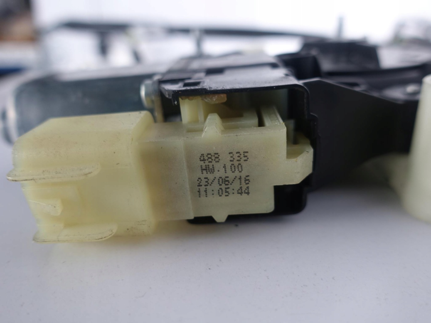 MASERATI LEVANTE M161 window regulator left rear part