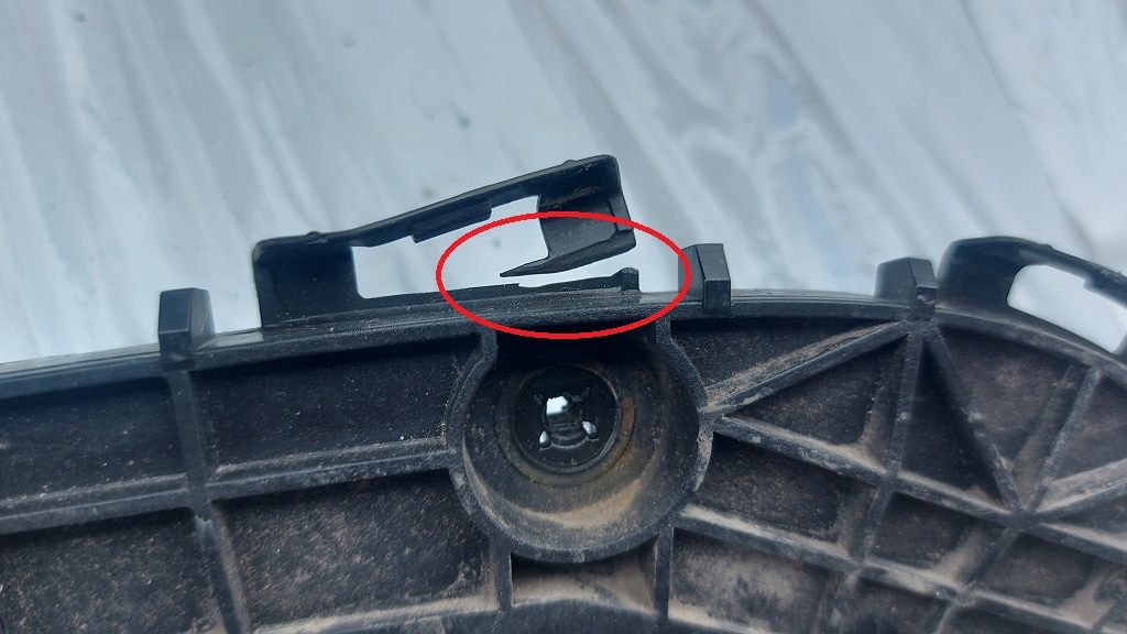 bumper bracket right rear part TOYOTA AURIS II KOMBI 12