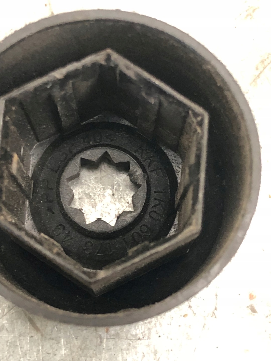 cap a nut screws VW GOLF VI plus 1K0601173