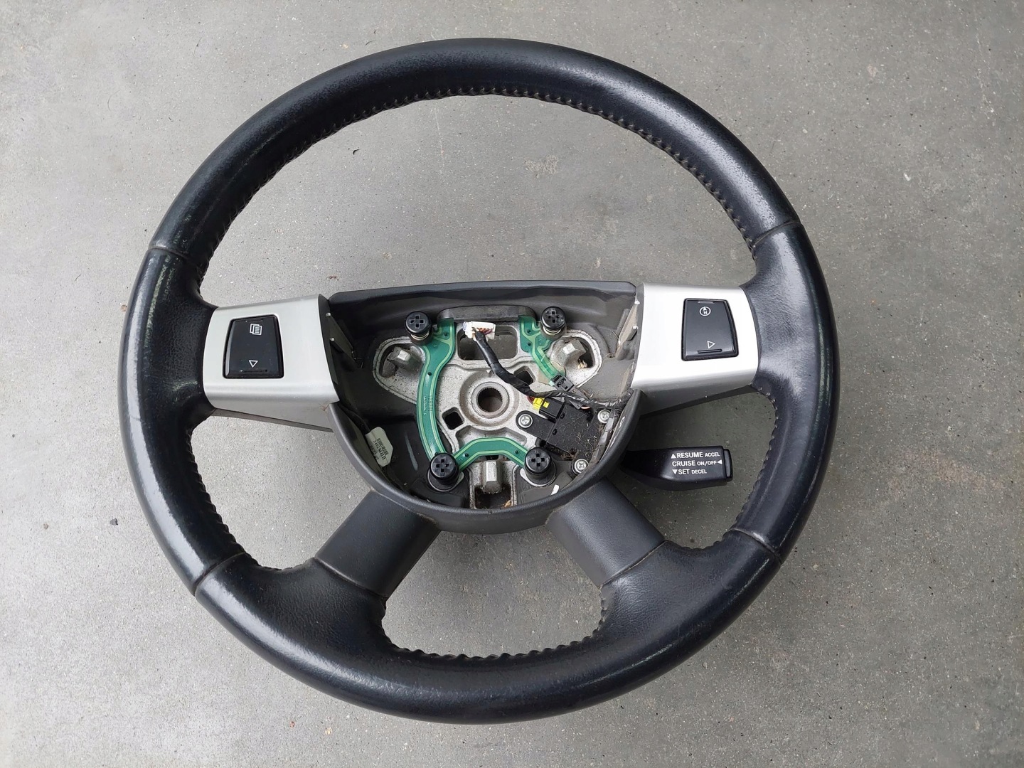 Volant MULTIFUNKCJA DODGE NITRO 2.8 CRD
