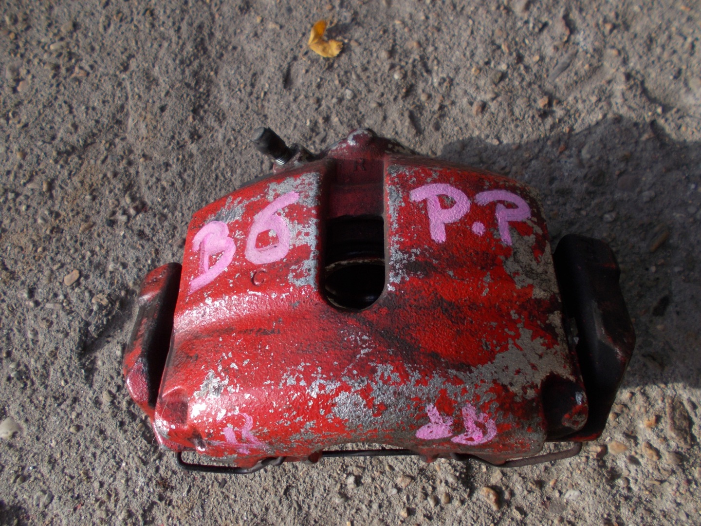 VW PASSAT B6 KOMBI 1.9 TDI 07R caliper brake right front