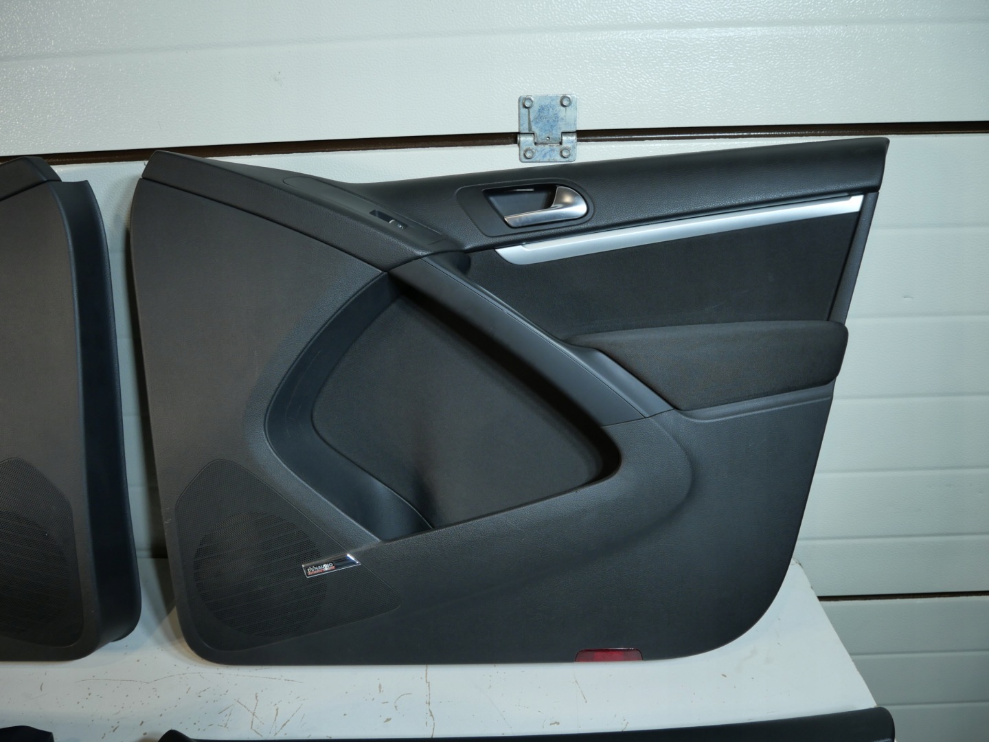 VW TIGUAN the centre side upholstery DYNAUDIO 4SZT