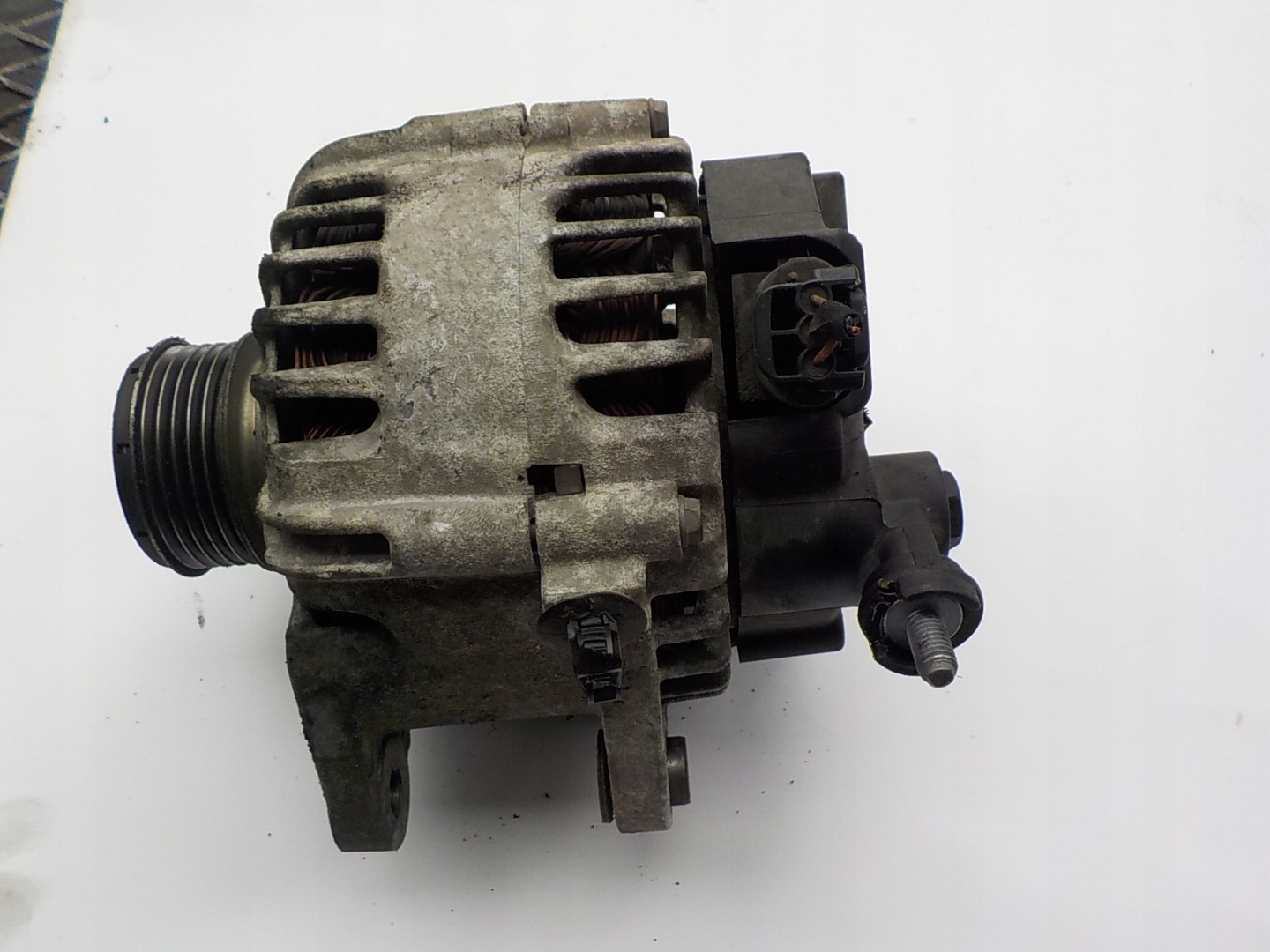 HYUNDAI I30 1.6 CRDI alternator 37300-2A600
